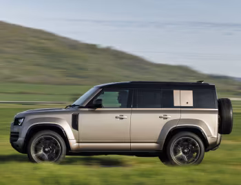 Defender OCTA [UK-spec] (110) '2024–25