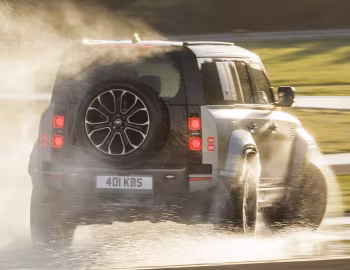 Defender OCTA [UK-spec] (110) '2024–25