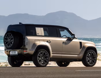 Defender OCTA [UK-spec] (110) '2024–25
