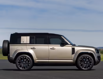 Defender OCTA [UK-spec] (110) '2024–25