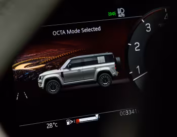 Interior Defender OCTA "Edition One" [UK-spec] (110) '2024–25