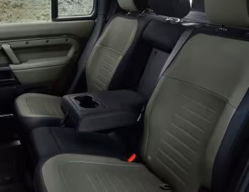 Interior Defender OCTA "Edition One" [UK-spec] (110) '2024–25