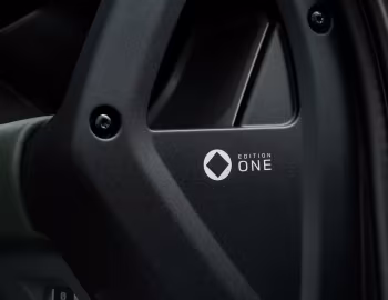 Interior Defender OCTA "Edition One" [UK-spec] (110) '2024–25