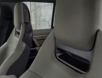 Interior Defender OCTA "Edition One" [UK-spec] (110) '2024–25