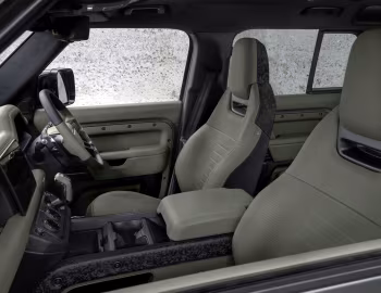 Interior Defender OCTA "Edition One" [UK-spec] (110) '2024–25