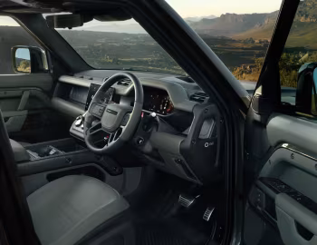 Interior Defender OCTA "Edition One" [UK-spec] (110) '2024–25