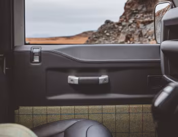 Interior Land Rover Defender Works 90 V8 "Islay Edition" '2023