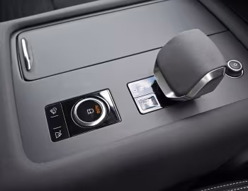 Interior Land Rover Discovery D300 SE [Japan] (L462) '2021–pr.