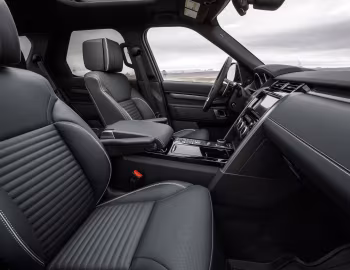 Interior 2017–20 Land Rover Discovery HSE Si6 Dynamic Design Pack [North America] (L462) '2017–20