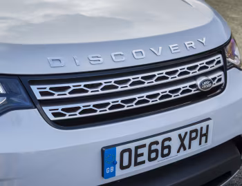 Land Rover Discovery HSE Td6 [UK-spec] (L462) '2017–20