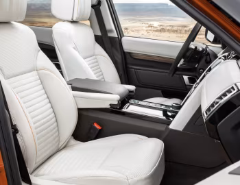 Interior 2017–20 Land Rover Discovery HSE Td6 [North America] (L462) '2017–20