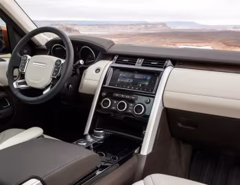 Interior 2017–20 Land Rover Discovery HSE Td6 [North America] (L462) '2017–20