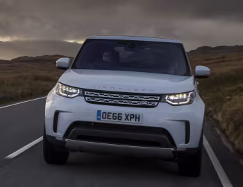 Land Rover Discovery HSE Td6 [UK-spec] (L462) '2017–20