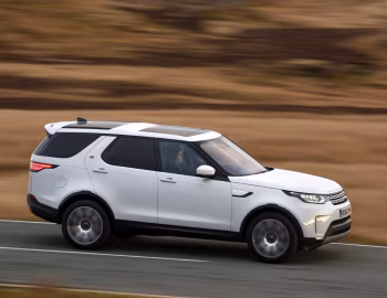 Land Rover Discovery HSE Td6 [UK-spec] (L462) '2017–20