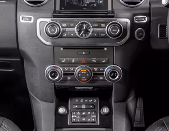 Interior Land Rover Discovery "Landmark" [UK-spec] (L319) '2015–16