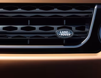 Logotipo Land Rover Discovery "Landmark" [Worldwide] (L319) '2015–16