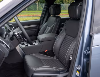 Interior Land Rover Discovery P300 R-Dynamic HSE [Taiwan] (L462) '2022–pr.