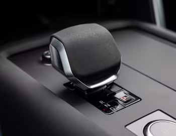 Interior 2021–pr. Land Rover Discovery P360 R-Dynamic [North America] (L462) '2021–pr.