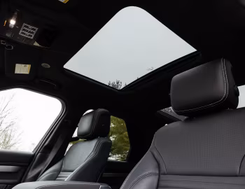 Interior 2021–pr. Land Rover Discovery P360 R-Dynamic [North America] (L462) '2021–pr.