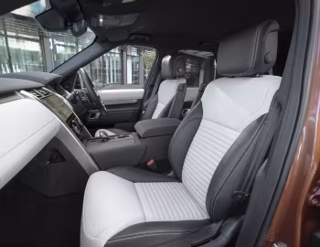 Interior Land Rover Discovery P360 R-Dynamic S [Australia] (L462) '2021–pr.