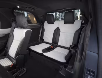 Interior Land Rover Discovery P360 R-Dynamic S [Australia] (L462) '2021–pr.