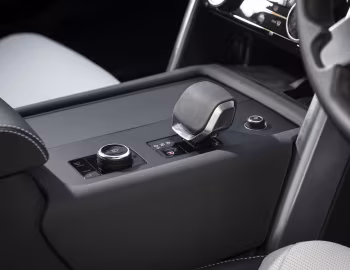 Interior Land Rover Discovery P360 R-Dynamic S [Australia] (L462) '2021–pr.