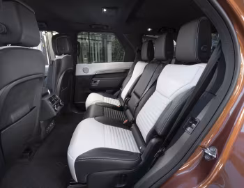 Interior Land Rover Discovery P360 R-Dynamic S [Australia] (L462) '2021–pr.