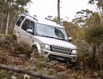 Land Rover Discovery SDV6 HSE [Australia] (L319) '2014–16