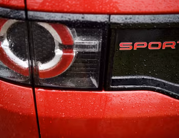 Land Rover Discovery Sport HSE Si4 Dynamic Lux [UK-spec] (L550) '2017–19