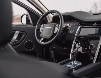 Interior 2020–pr. Land Rover Discovery Sport P250 SE [North America] (L550) '2019–pr.