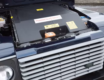 Sob o capô Land Rover Electric Defender Research Vehicle '03.2013