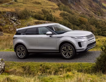 Range Rover Evoque P300e S [UK-spec] (L551) '2020–pr.