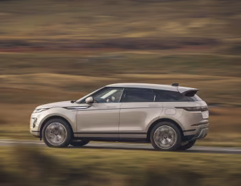 Range Rover Evoque P300e S [UK-spec] (L551) '2020–pr.