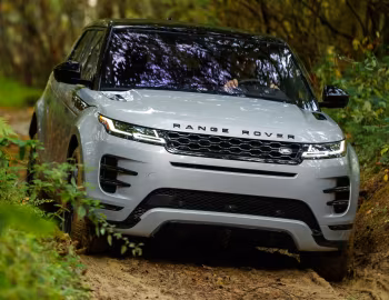 2020–pr. Range Rover Evoque P300 HSE R-Dynamic Black Pack [North America] (L551) '2019–pr.