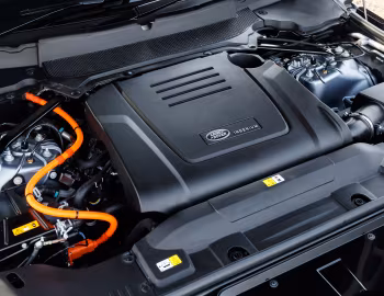 Sob o capô Range Rover Sport P400e HSE [UK-spec] (L494) '2017–22