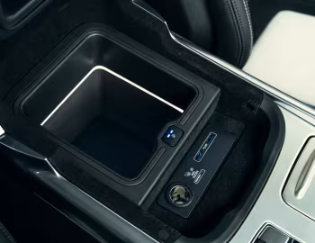 Interior Range Rover Sport SVR [Japan] (L494) '2019–22