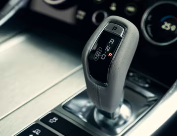 Interior Range Rover Sport SVR [Japan] (L494) '2019–22