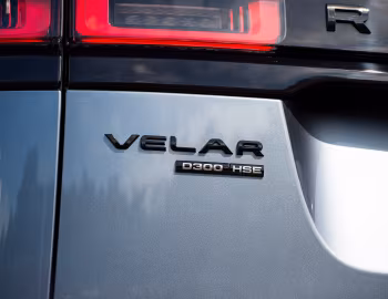 Range Rover Velar R-Dynamic D300 HSE Black Pack [UK-spec] '2017–pr.