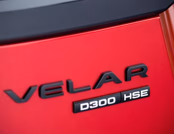 Range Rover Velar R-Dynamic D300 HSE Black Pack [UK-spec] '2017–pr.