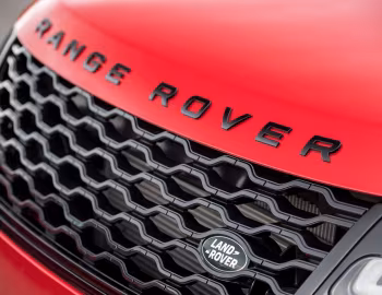 Range Rover Velar R-Dynamic D300 HSE Black Pack [UK-spec] '2017–pr.