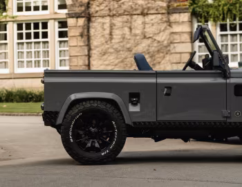 Retro Automotive Land Rover Defender (90) '2024–pr.