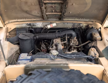 Sob o capô 1984 Land Rover 109 Utility Military-Style [LHD] '2010