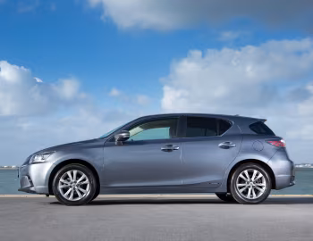Lexus CT 200h [UK-spec] '2014–17
