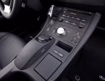 Интерьер 2011–14 Lexus CT 200h [North America] '2010–14