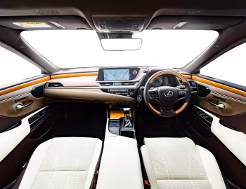 Передня панель Lexus ES 300h [South Africa] '2018–21