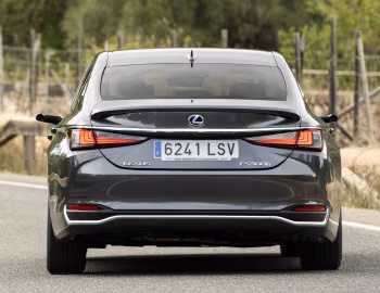 Lexus ES 300h [EU-spec] '2021–25