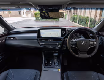 Передня панель Lexus ES 300h [UK-spec] '2021–25