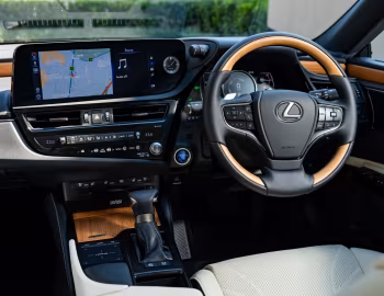 Передня панель Lexus ES 300h [South Africa] '2021–25
