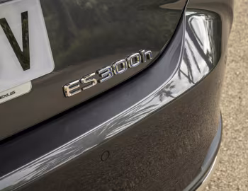 Lexus ES 300h [EU-spec] '2021–25