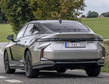 Lexus ES 300h AWD [EU-spec] '2026